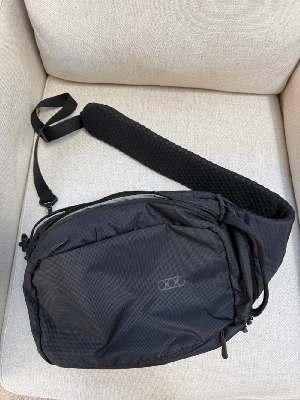 Eberlestock Men's Fade Sling Belt Bag in Black with Padded Strap